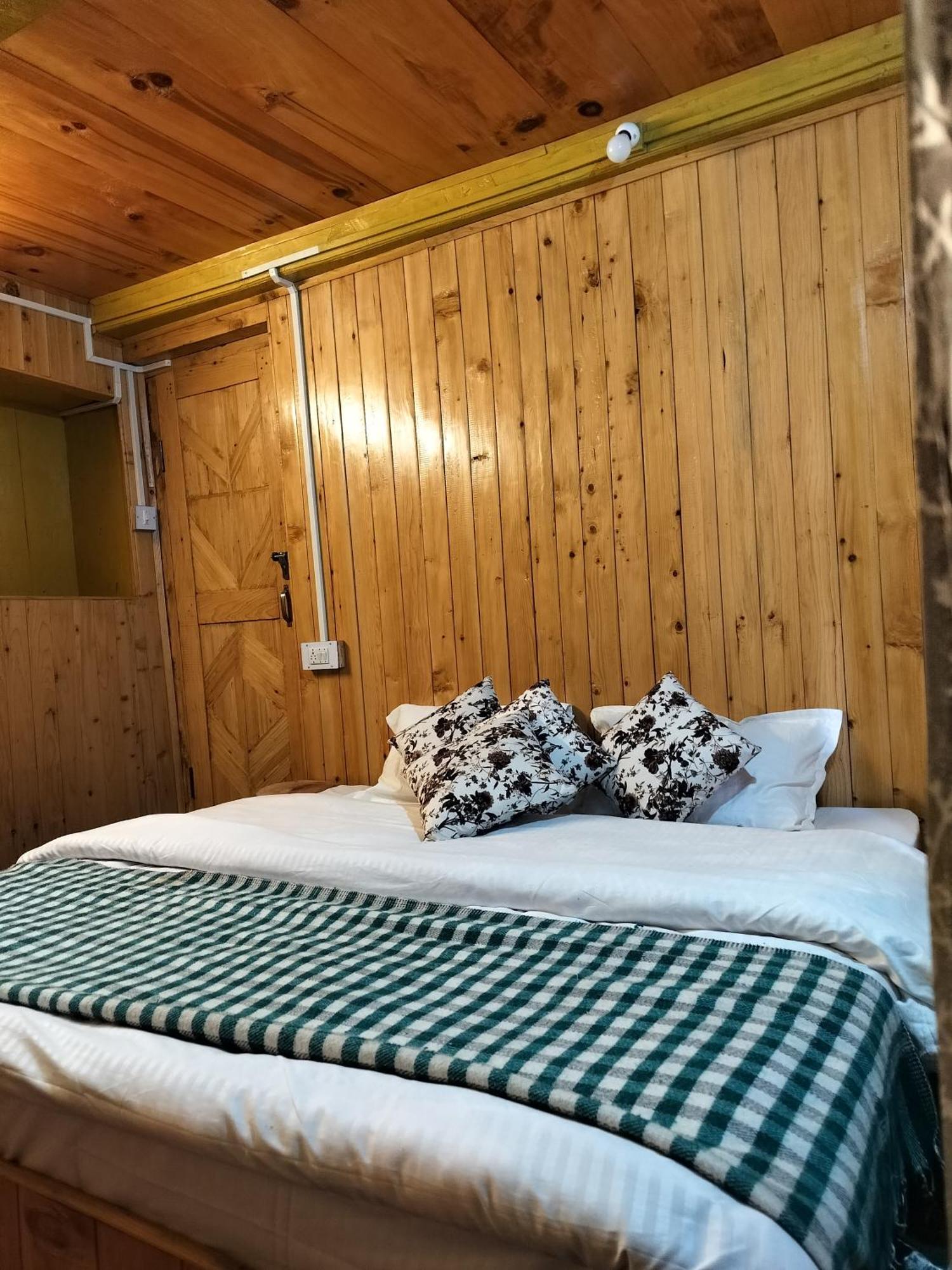 Ferienwohnung Old Is Gold Mudhouse Lushal Jibhi Exterior foto