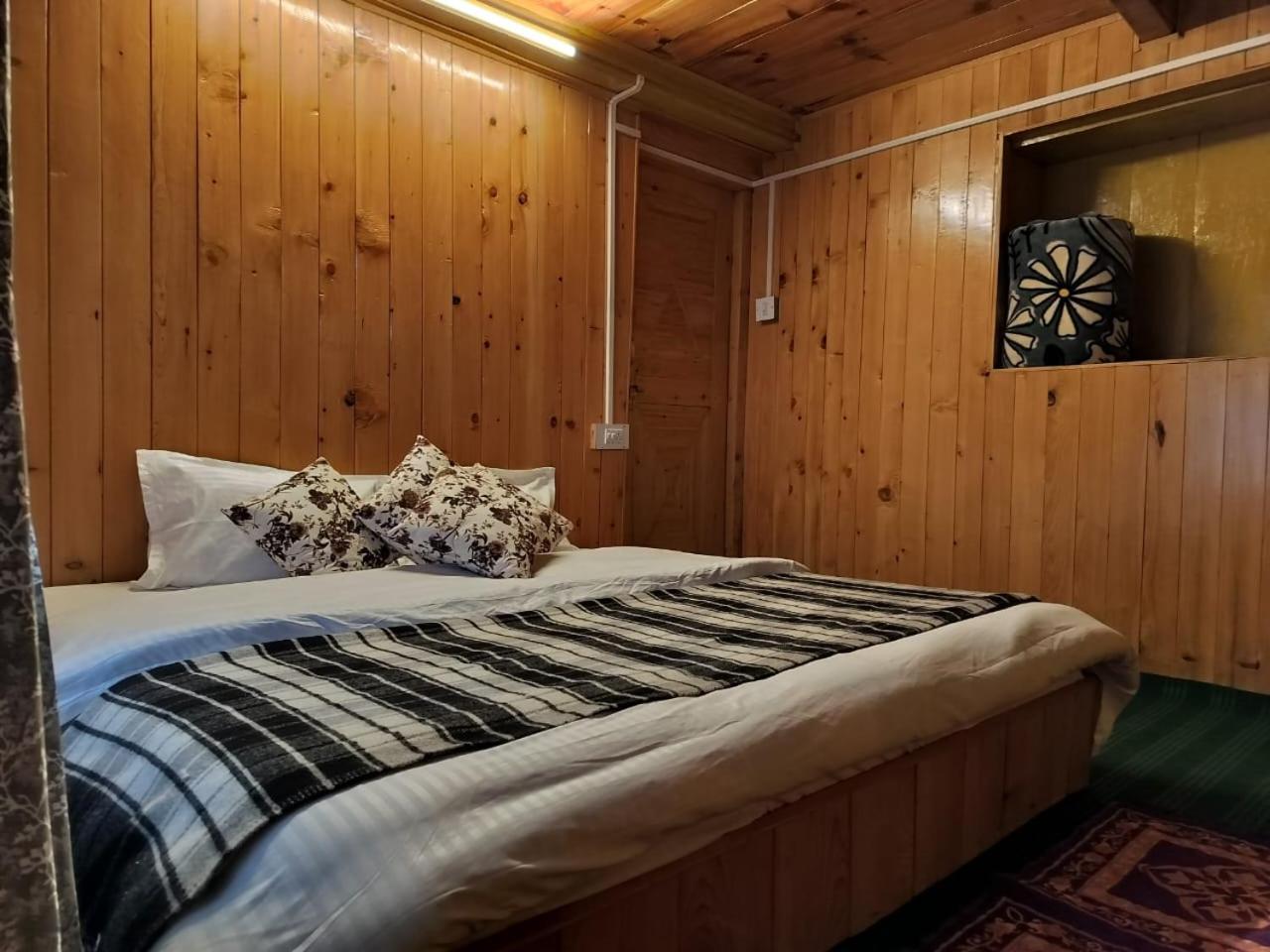 Ferienwohnung Old Is Gold Mudhouse Lushal Jibhi Exterior foto